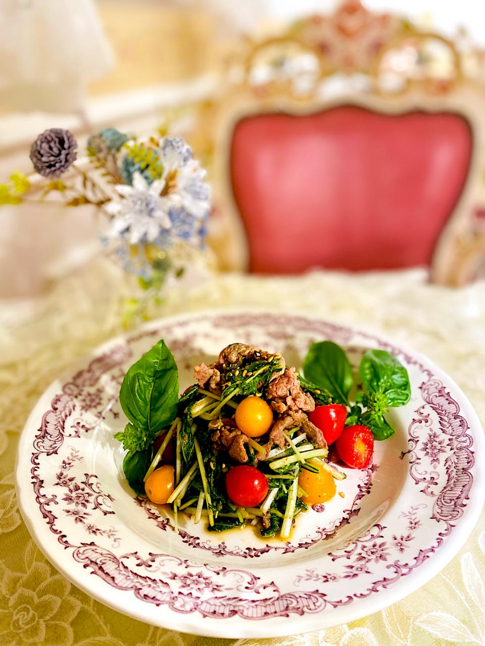 ぽん酢&山葵でサッパリ❣️                          摘みたて野菜のサラダ🥗